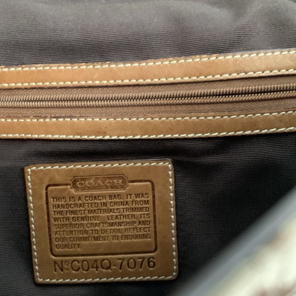 2000’s Vintage Coach Belted Logo Purse - Picture 8 of 8